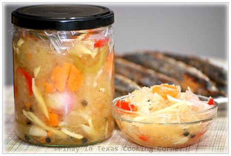 Atsarang Papaya (Filipino Pickled Green Papaya) Atsarang Papaya Recipe, Pinoy Salad, Papaya Salad Recipe, Pickled Papaya, Pagkaing Pinoy, Lutong Pinoy, Papaya Recipes, Philippine Food, Fried Meat