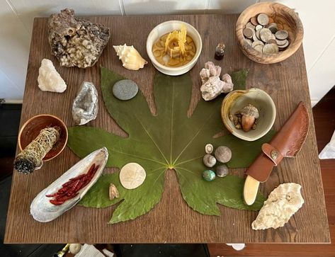 Nature Altar Ideas, Mother Nature Altar, Wiccan Altar Ideas Diy, Herbal Magic Aesthetic, Travel Alter Ideas, Celtic Altar Ideas, Pagan Altar Aesthetic, Witchy Altar Aesthetic, Plant Altar