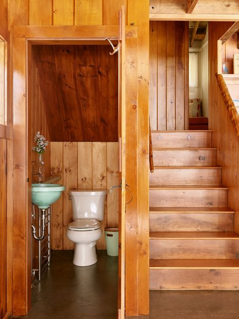 Photo 13 of 21 in A Lakeside Cabin Conjures Up Midcentury Magic in New Hampshire from Rustic Midcentury Lake Cabin in New Hampshire by KCS Architects - Dwell Chic Cabin Decor, Cabin Chic, Bunk Rooms, Cabin Bathrooms, Lakeside Cabin, Modern Renovation, Wood Bath, Ceramic Floor Tile, Lake Cabin