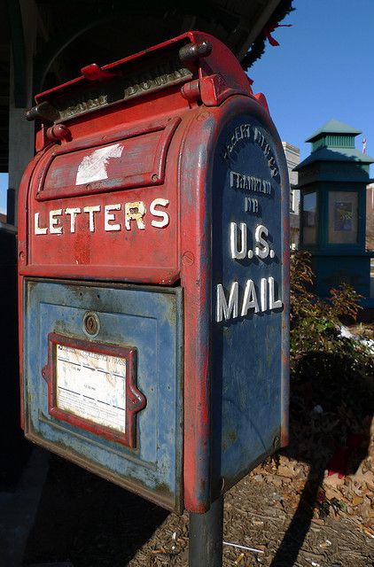 Blue 'n' red    By the train station in Manassas, Virginia. Old Mailbox, Vintage Mailbox, Pocket Letter, Vintage Memory, Vintage Glam, The Old Days, Good Ole, Carlisle, The Good Old Days