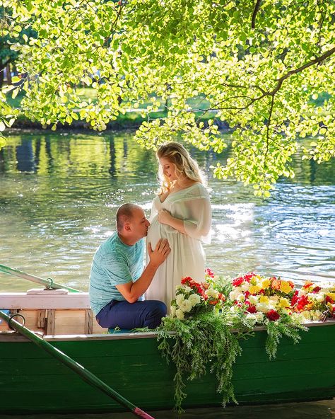 Maternity Boat Pictures, Boat Maternity Photos, Boat Photoshoot, Baby Bump Pictures, Bump Pictures, Couple Pregnancy Photoshoot, Maternity Pics, Lake Boat, Maternity Photography Poses