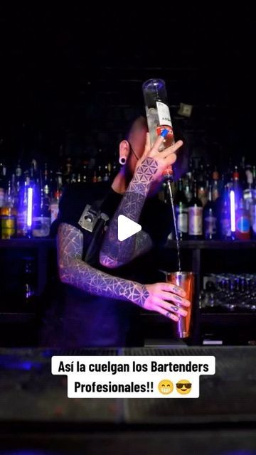 Cocteleria Premium on Instagram: "⚠️TRUCO REVELADO ⚠️🥺🥺
SHAKER FLOTANTE 
Una de las técnicas más impresionantes del flair bartending hoy es revelada🔥

Síguenos si deseas conocer los secretos mejor guardados de los bartender profesionales y tú también convertirte en uno de ellos ⚡
Acceso a nuestra Academia Profesional en el l1nk del perfil 💎🔗
•
•
•
•
•
•
•
#coctel #bartender #cocteleria #cocteles #barman #bartenders #flairbartender
#flairbartending #tequila #whisky #ron #cerveza #barra #restaurante" Barra Bar, Tequila, Bar, Instagram