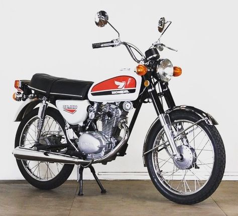 Cute as a button. Allan’s Honda CB100. #wildhog #honda #cb100 #ellaspede via ✨ @padgram ✨(http://dl.padgram.com) Cb 100 Classic, Motor Cb, Honda Cb Series, Classic Honda Motorcycles, Honda Cb125, Cb 100, Honda Cg125, Vintage Honda Motorcycles, Small Motorcycles