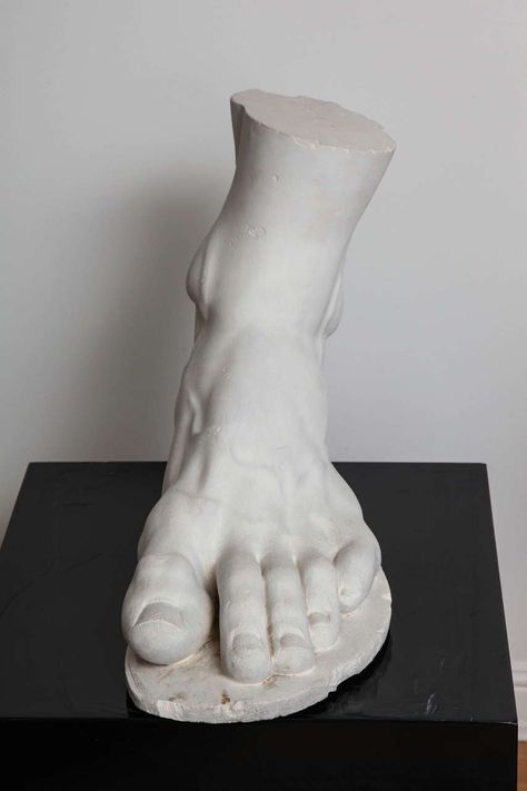 Sculpture Anatomy, Leg Anatomy, Feet Drawing, Ceramic Sculpture Figurative, Anatomy Sculpture, Classic Sculpture, Anatomy Sketches, Anatomy Poses, Anatomy For Artists