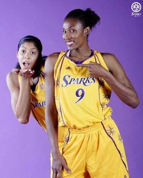 Los Angeles Sparks on Twitter: "Tag a friend you can’t wait to see in 2021! 📸🏀 #GoSparks | #LeadTheCharge… " Basketball Portraits, Lisa Leslie, Basketball Life, Girl Basketball, Kobe Bryant Quotes, Candace Parker, Girls Basketball Shoes, Women Basketball, Vintage Basketball