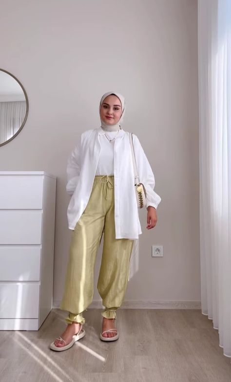 White Chemise Outfit Hijab, Chemise Outfit Hijab, White Chemise Outfit, Chemise Outfit, White Chemise, Stylish Outfits Casual, Outfit Hijab, Hijab Fashion, Modest Fashion