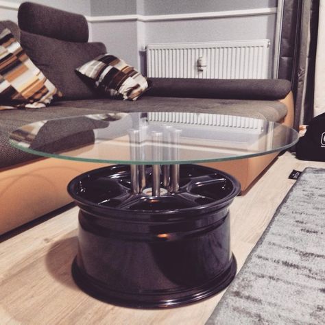 Car Rims Ideas, Rim Table, Wheel Coffee Table, Wheel Furniture, Upcycle Home, Wheel Table, Porsche Wheels, Car Parts Decor, Garage Furniture