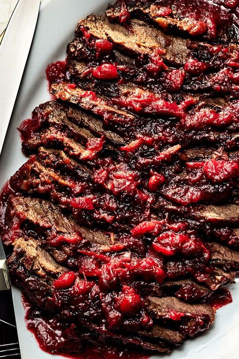 Hanukkah Brisket, Christmas Brisket, Cranberry Dishes, Beach Foods, Holiday Brisket, Hanukkah Recipes, Brisket Oven, Braised Brisket, Brisket Recipe