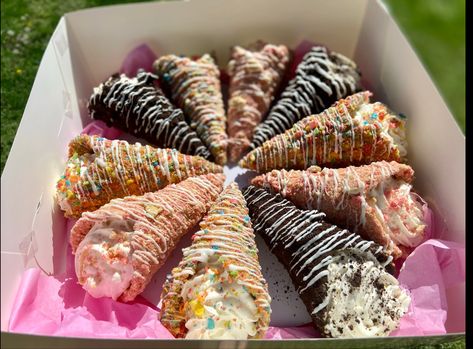 Who loves waffle cones stuffed with decadent no bake cheesecake? 🤤 #cheesecake #cheesecakewafflecone #food Sour Patch Dessert, Dessert Cones Ideas, Stuffed Cones Dessert, Oreo Cheesecake Cones, Waffle Cone Desserts, Cheesecake Stuffed Cones, Cheesecake Stuffed Waffle Cone Recipe, Waffle Cone Dessert Ideas, Cheesecake Stuffed Waffle Cones