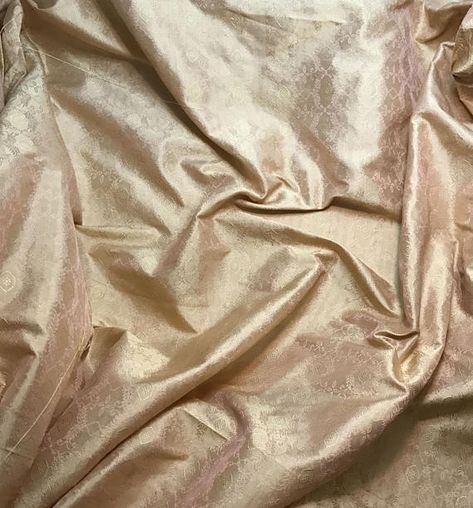 Golden Peach Medallion Damask - Silk Jacquard Dupioni - fat 1/4 Banarasi Fabric, Tissue Fabric, Color Knowledge, Kantha Sarees, Silk Noil, How To Make Ribbon, Silk Brocade, Brocade Fabric, Traditional Sarees