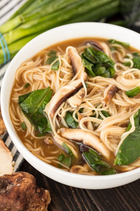 Noodle Miso Soup, Make Miso Soup, Miso Noodle Soup, Miso Soup Recipe, Rice Noodle Soups, Miso Ramen, Healthy Tuna, Japanese Soup, Ramen Noodle Recipes