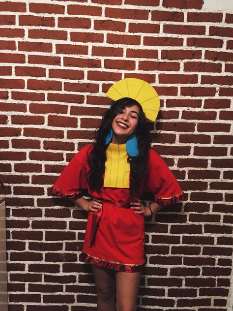 handmade kuzco costume for halloween. (kuzco from the emperor's new groove) DIY Kuzco Costume, Last Minute Halloween Costumes Ideas, Diy Last Minute Halloween Costumes, Diy Fantasia, Halloween Costumes Ideas, Costume Disney, Halloween Coustumes, Last Minute Halloween, Couple Costumes