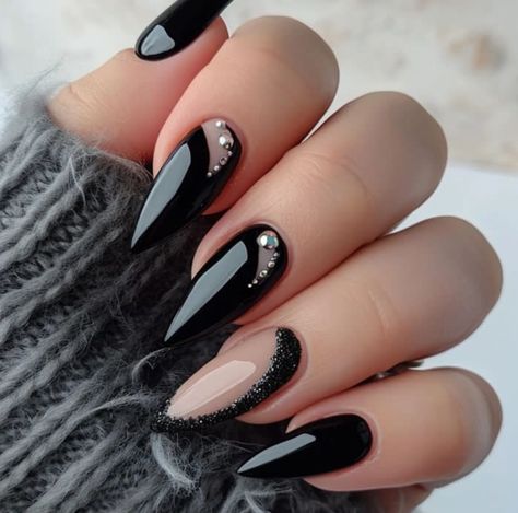 Nail Art Designs With Stones, Black Acrylic Nail Designs, White Gel Nails, Boho Nails, Black Acrylic Nails, Gothic Nails, New Nail Designs, Great Nails, Acrylic Nail Art