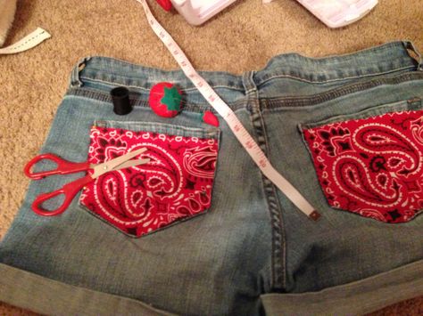 Bandana back pocket jean shorts :) Paint Pocket Jeans, Custom Shorts Jeans, Custom Jean Shorts, Upcycled Shorts, Senior Pants, Diy Bandana, Diy Jean Shorts, Bandana Jeans, Painted Pants