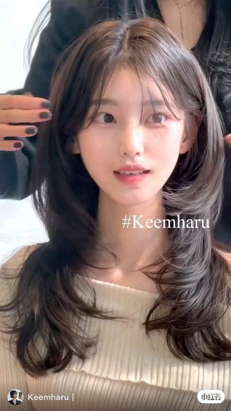 Long Haircut With Bangs Straight, How To Style A Hush Cut, Medium Hair Cuts For Women With Round Faces Shoulder Length, Bangs Aesthetic Korean, Hush Cut No Bangs, How To Style Hush Cut, Medium Length Hush Cut, Douyin Bangs, Hush Cut Wavy Hair