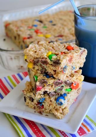 M Rice Krispies Treats Leftover Halloween Candy Recipes, Rice Krispies Treats Recipe, Halloween Candy Recipes, Krispie Treats Recipe, Rice Krispies Treats, Krispies Treats, Cereal Treats, Rice Krispy, Cereal Bars