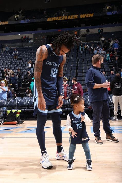 Ja Morant And His Daughter, Ja Morant With Daughter, Ja And Kaari Morant, Ja Morant And Daughter, Nba Wife Aesthetic, Basketball Relationship Goals, Basketball Player Boyfriend, Basketball Wife Aesthetic, Nba Wife