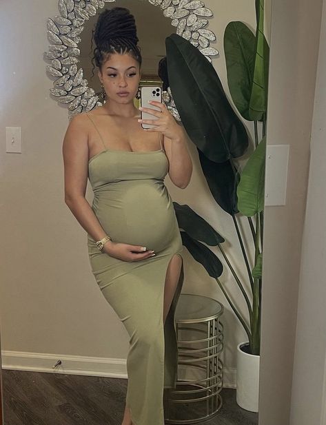 Maternity Outfits Black Women, Baddie Pregnancy Outfits, Going Into Labor, Summer Pregnancy Outfits, Blessed Beyond Measure, Pretty Pregnant, Mommy Outfits, Cute Maternity Outfits, Stylish Maternity Outfits