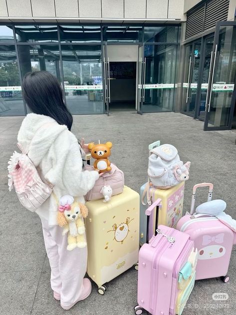 Shoujo Fashion, Makeup Inspo Aesthetic, Ulzzang Girl Aesthetic, Tokyo Picture, Chinese Douyin, Cute Kawaii Aesthetic, My Melody Cute, Everyday Bag Essentials, Cute Suitcases