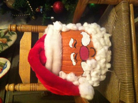 Santa pumpkin Santa Pumpkin Decorating, Santa Pumpkin Painted, Christmas Pumpkin Ideas, Santa Pumpkin, Preschool Pumpkin, Pumpkin Inspo, Pumpkin Christmas, Pumpkin Idea, Pumpkin Decorating Ideas