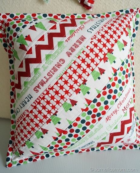 Holiday Fabric Crafts, Cushion Tutorial, Christmas Fabric Crafts, Christmas Patchwork, Creeper Minecraft, Fabric Crafts Diy, Christmas Sewing Projects, Holiday Sewing, Holiday Quilts