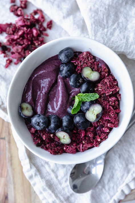 Blueberry smoothie bowl topped with Garden Granola Beet Ginger, fresh blueberries, and garnished with a mint leaf. Small Batch Granola, Ginger Granola, Superfood Smoothie Bowl, Blueberry Smoothie Bowl, Perfect Healthy Breakfast, Blueberry Smoothie, Crunchy Granola, One Percent, Coconut Chips