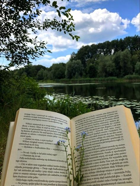 Book Aesthetic Outside, Books Nature Aesthetic, Reading Nature Aesthetic, Outdoor Reading Aesthetic, Book Outside Aesthetic, Spring Study Aesthetic, Book Picture Aesthetic, Studying In Nature, Books In Nature