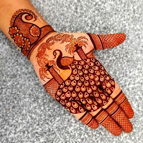 Peacock Mehndi Designs Simple Front Hand, Peackok Mehndi Designs, Peacock Henna, Designer Mehendi, Mehndi Book, Traditional Peacock, Peacock Mehndi, Peacock Mehndi Designs, Eid Mehndi