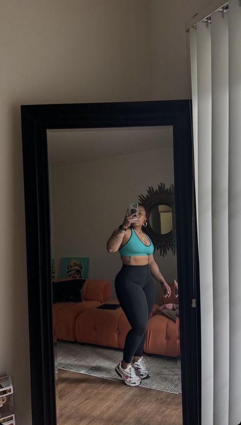 Mid Size Fitness, Losing Weight Aesthetic, Africa Aesthetic, Gym Girlie, Health Aesthetic, Gym Goals, Workout Goals, Slim Girl, Thick And Fit