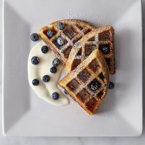 Waffle Presentation, Bisquick Waffle Recipes, Blueberry Waffles Recipe, Make Buttermilk, Berry Waffles, Belgian Waffles Recipe, Buttermilk Waffles, Blueberry Waffles, Fluffy Waffles