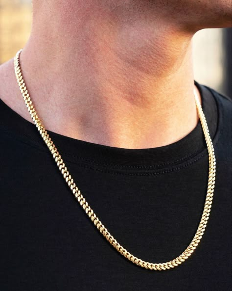 Jewelry Combos, Gold Necklace For Men, Black Beads Mangalsutra, Black Beads Mangalsutra Design, Mens Gold Jewelry, Gold Rings Fashion, Gold Chains For Men, Jewelry Model, Neck Chain