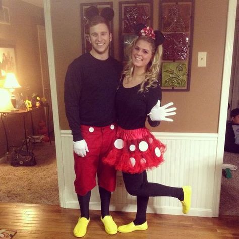 DIY Mickey Mouse & Minnie Mouse Costume | Your Costume Idea for Halloween, Mardi Gras and Carnival 2 Minnie Mouse Costume Diy, Disney Couple Costumes, Diy Fantasia, Meme Costume, Halloween Costumes Diy Couples, Halloween Costumes 2014, Cute Couples Costumes, Halloween Parejas, Costume Disney