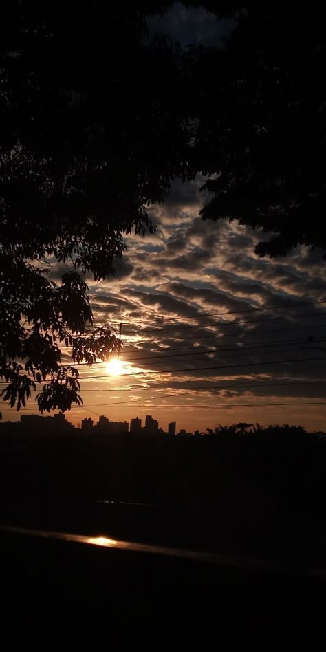 Dark Sky Aesthetic, Sunset Sky Photography, Sky Photography Nature, Dark Nature Aesthetic, Dark Clouds, Sky Pictures, Night Landscape, Pretty Landscapes, Sky Photos