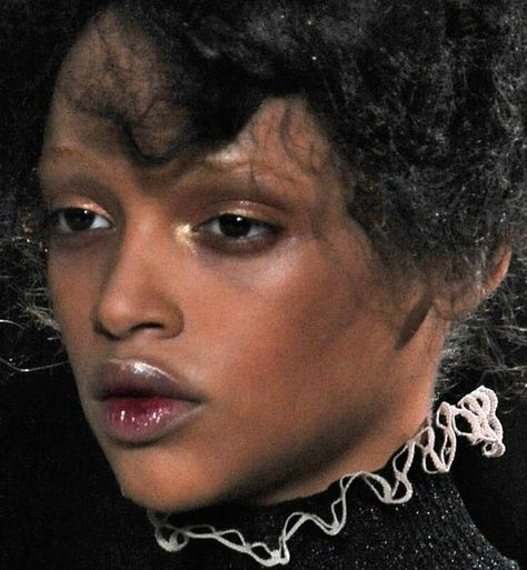 ☆*:.｡.(* ⁰ ཀ ⁰*)╯🔪 Vampy Makeup, Vampire Lips, The Vampire Chronicles, Color Vibe, Interview With The Vampire, Dark Lips, Afro Punk, Pretty Makeup, Black Aesthetic