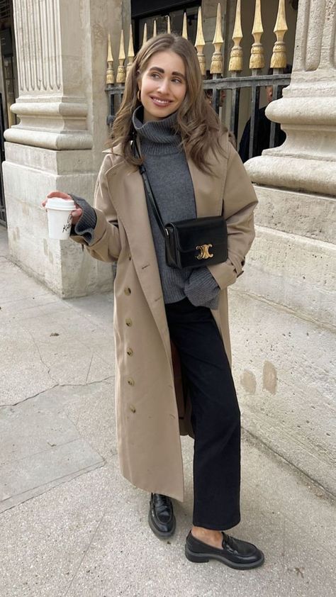 Celine Triomphe Bag Outfit, Outfit Trenchcoat, Fall Coat Outfit, Celine Triomphe, Outfits Modest, Beige Blazer, 2000s Fashion Outfits, Casual Work Outfits, Modest Fashion Outfits