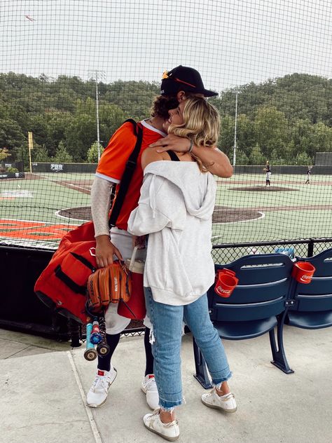 Baseball Boyfriend Aesthetic, Bf Photos, Baseball Boyfriend, Baseball Couples, Couple Baseball, Bf Pics, Baseball Family, Baseball Girlfriend, Dream Relationship