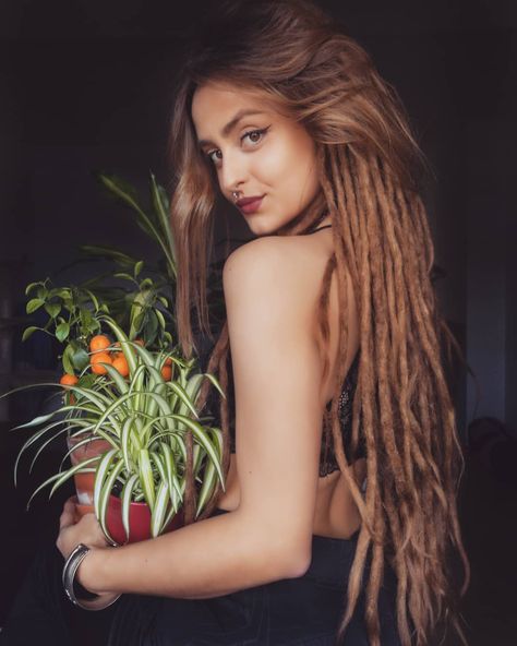 Hairstyles For Summer, Dreads Girl, White Blonde Hair, Hairstyle Trends, Hairstyle Inspiration, Synthetic Dreads, Dread Hairstyles, Short Bob Haircuts, Trending Hairstyles