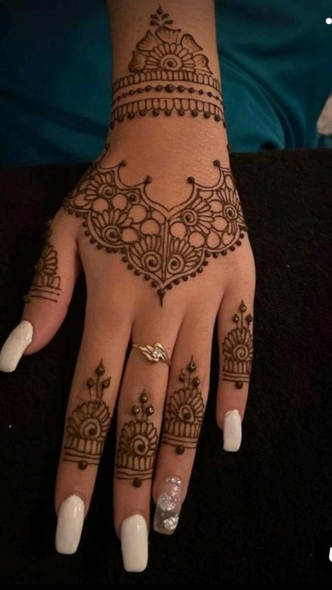 Henna Flower Designs, Cute Henna Designs, Cute Henna Tattoos, Henna Style Tattoos, Henna Nails, Henna Inspired Tattoos, Tato Henna, Henna Ideas, Henna Tattoo Hand