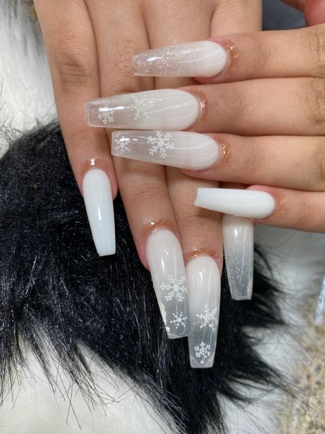 Clear White Christmas Nails, Icy Snowflake Nails, White Xmas Nails Acrylic, Snow Acrylic Nails, Snow Nails Winter White, Clear Snowflake Nails, White Winter Acrylic Nails, Long Nails Brown, Brown Nails Short