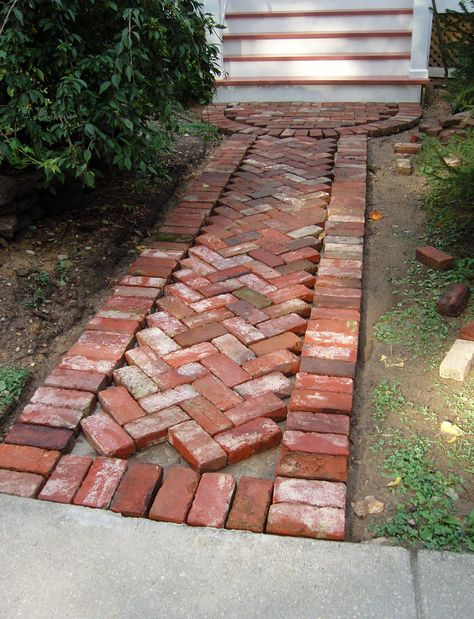 Smart DIY bricklaying Design Ideas - Engineering Discoveries Sand Patio, Painted Concrete Steps, Brick Patterns Patio, Brick Pathway, Brick Path, Concrete Walkway, Brick Walkway, Path Ideas, Brick Garden