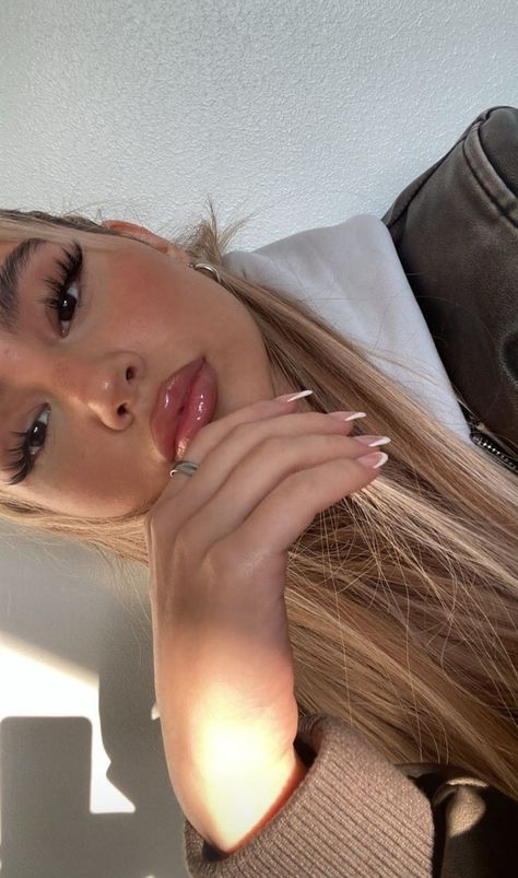 Clean Makeup With Lashes, Natural Baddie Makeup Looks, Blonde Latina Makeup, White Girl Baddie Makeup, Bad B Makeup, Blonde Baddie Makeup, White Baddie Aesthetic, Basic Makeup Looks, White Girl Makeup