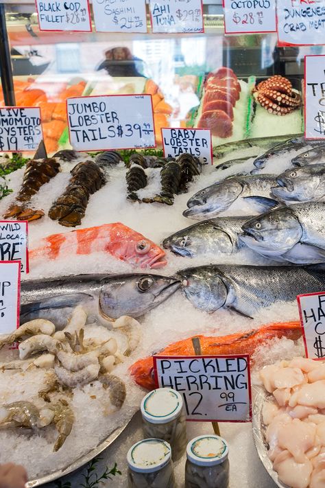 Pike Place is one of the oldest farmers' markets in the U.S. It's home to the Pike Place Fish Market (where fishmongers toss the day’s catches to the delight of onlookers) and the very first Starbucks.  #seattle #washington #thingstodo #touristattractions #vacationideas #vacationwithkids #familyvacation #traveltips #travelingwithkids #pictures #photography Holiday Seafood Recipes, Kyoto Food, Seafood Pizza, Starbucks Seattle, Fish Stand, Seafood Chowder, Walking City, Easy Seafood, Seafood Soup