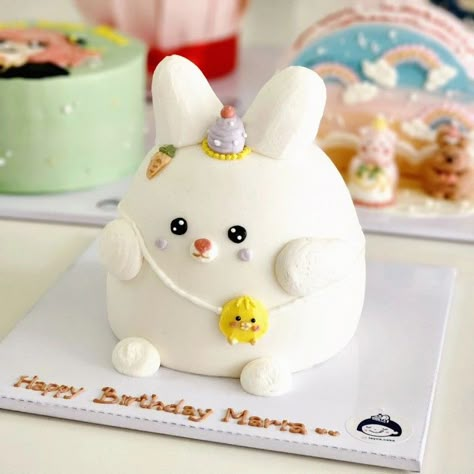 Originally, it was a bread-like food, but no longer. Cakes are often made to celebrate special occasions like birthdays or weddings. There are many kinds of cakes. Rabbit Cake Design, Rabbit Birthday Cake, Cookie Gift Basket, Happy Birthday Cookies, Baby Cake Design, Painting Cake, Kue Macaroon, Panda Cake, Food Gift Box