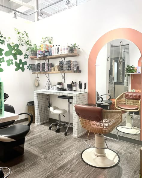 Salon Vibes Aesthetic, Salon Color Bar Ideas Small Spaces, Garage Hair Salon Ideas, Beauty Shed Salon, She Shed Hair Salon, Studio Salon Ideas, Hair Salon Decor Ideas, Garden Salon, Hairstylist Aesthetic