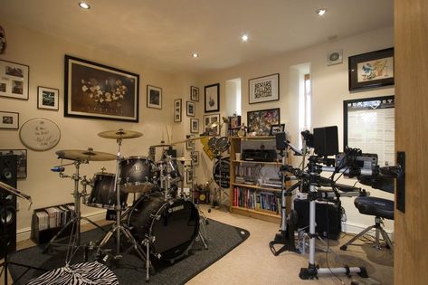 home studio Drum Studio, Studio Music Room, Studio Room Design, Music Studio Design, Drums Studio, Music Room Design, Drum Room, Home Studio Ideas, Home Music Rooms