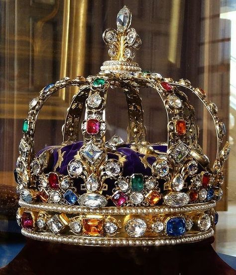 Royalty | History | Art on Instagram: “Crown of Louis XV of France🇨🇵⚜ . . . #diamond #crown #france #french #marieantoinette #louis #jewellery #tiara #gemstones #paris #versailles” Royalty Crown, Royal Crown Jewels, Royal Crowns, Royal Tiaras, Historical Jewellery, Family Jewels, Colored Stones, Royal Jewels, Gold Crown