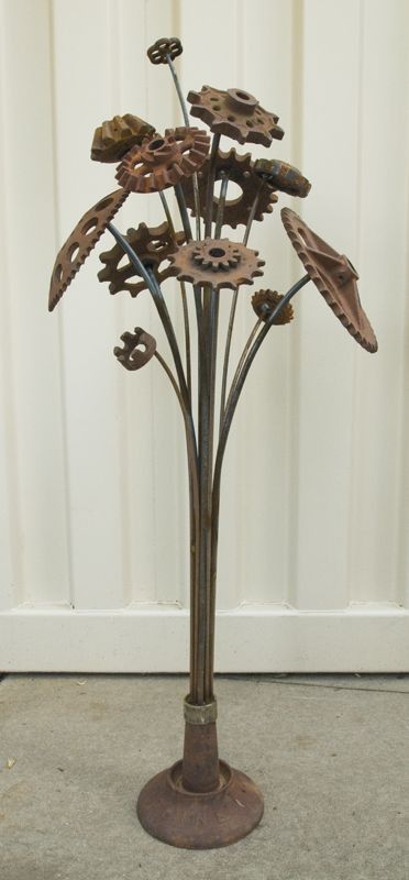 Recycled Flowers, Metal Flowers Garden, Metal Sculpture Artists, Junk Yard, Garden Sculptures, Welding Art Projects, Metal Sculptures, Metal Tree Wall Art, Metal Yard Art