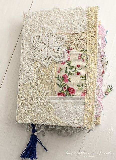 Lace Journal, Handmade Journals Diy, Fabric Book Covers, Fabric Cards, Handmade Collage, Journal Vintage, Fabric Journals, Stitch Book, Vintage Junk