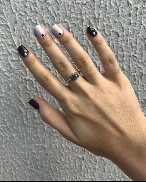 Male Nails Black, Male Nails Aesthetic, Black Nails Men Aesthetic, Male Nails, Mens Manicure, Monochrome Nails, Black And White Nails, Black White Nails, Mens Nails