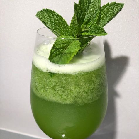 🅚🅐🅣🅘🅐’s Instagram post: “Polo, fresh lemon and mint juice sooooooo fresh #mocktails🍹 #summerdrinks #مشروبات” Mint Juice, Lemon And Mint, Mocktails, Summer Drinks, Glass Of Milk, Juice, Lemon, Mint, Fruit